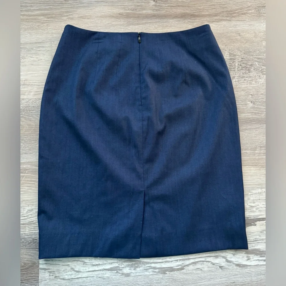 Boss Hugo Boss Vilina1 pencil skirt, size 6. An elegant skirt made from